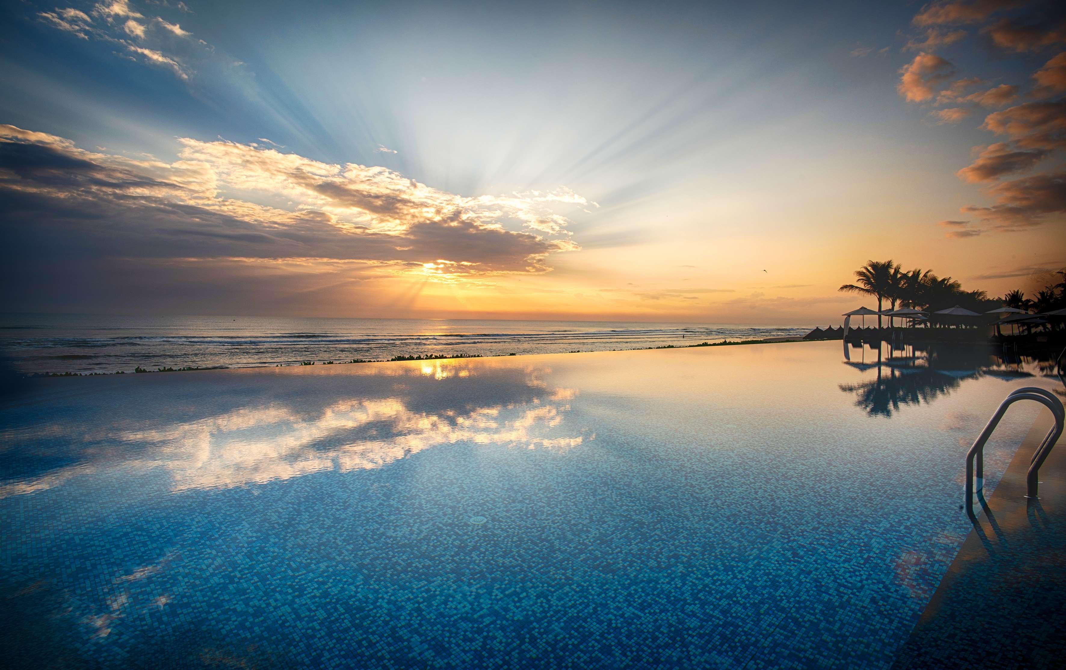 Melia Danang Beach Resort Екстериор снимка
