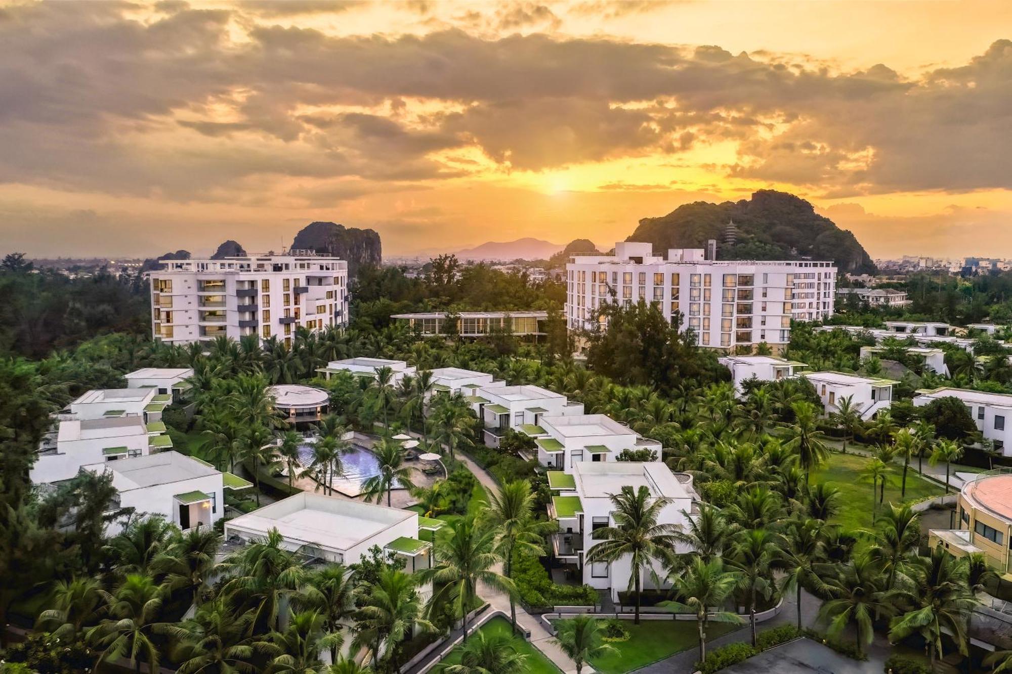Melia Danang Beach Resort Екстериор снимка