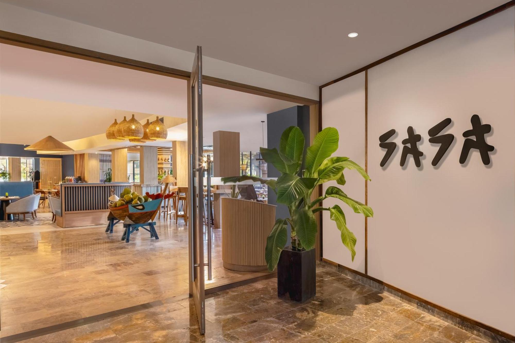 Melia Danang Beach Resort Екстериор снимка